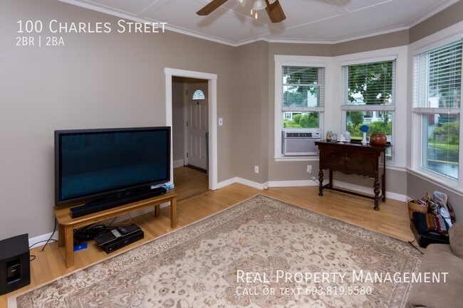 Building Photo - Spacious Rochester 2 Bedroom Duplex Availa...