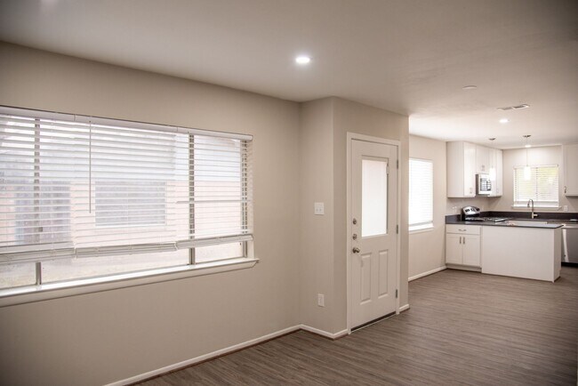 Building Photo - 1704TP