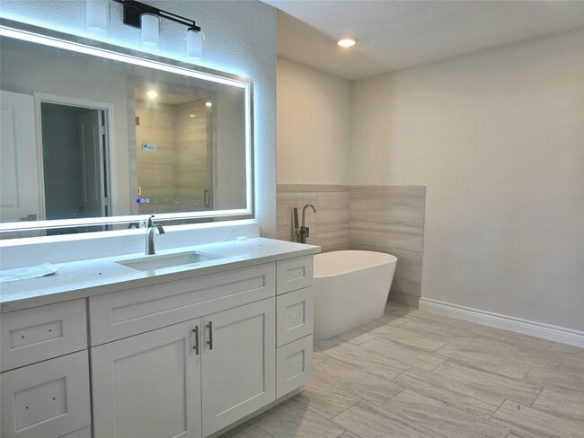 Building Photo - 12963 Centaurus Ct