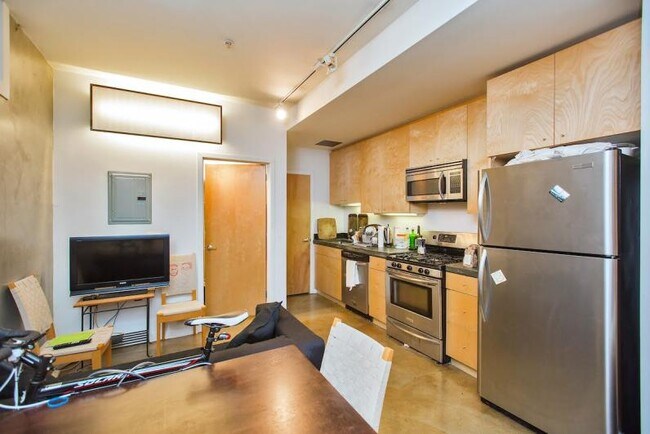 Building Photo - Loft style Unit in SOMA - Move-In Bonus