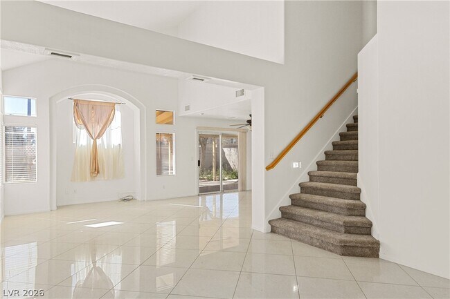 Foto del edificio - 7873 Laurelton Pl