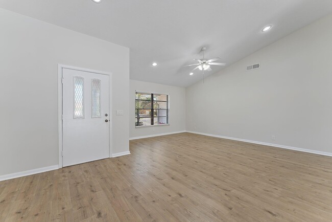 Building Photo - 1045 Shady Lakes Cir