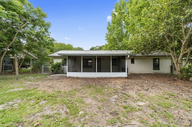 Building Photo - 3 br, 1.5 bath House - 705 Northwest 9th A...