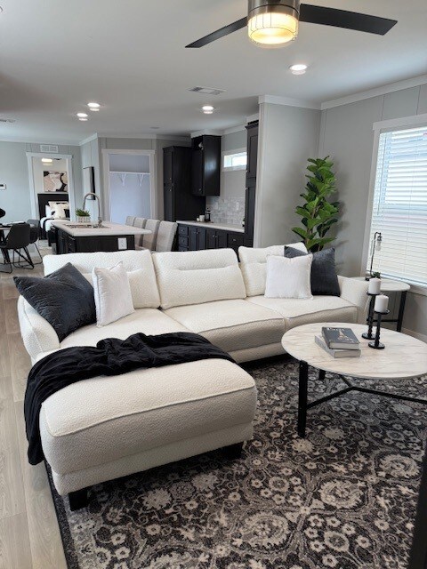 Foto del edificio - 15949 S Flores Rd