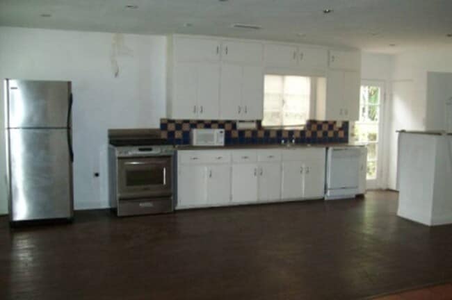 Building Photo - 1320 S Ash Ave