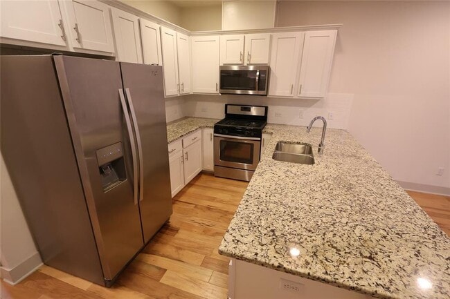 Foto del edificio - 2101 Town Centre Dr