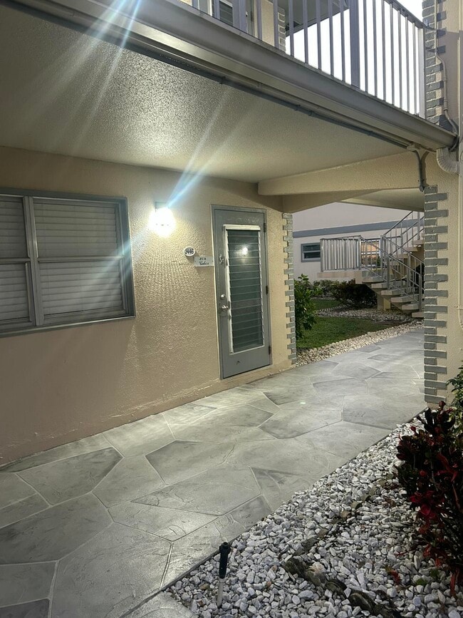 Foto del edificio - 446 Brittany Dr