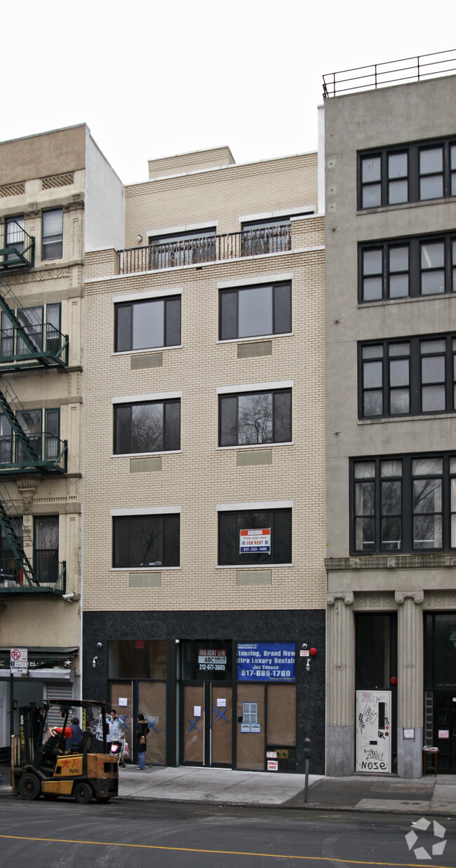 Exterior Building View: 179 E Broadway - Manhattan - 179 E Broadway