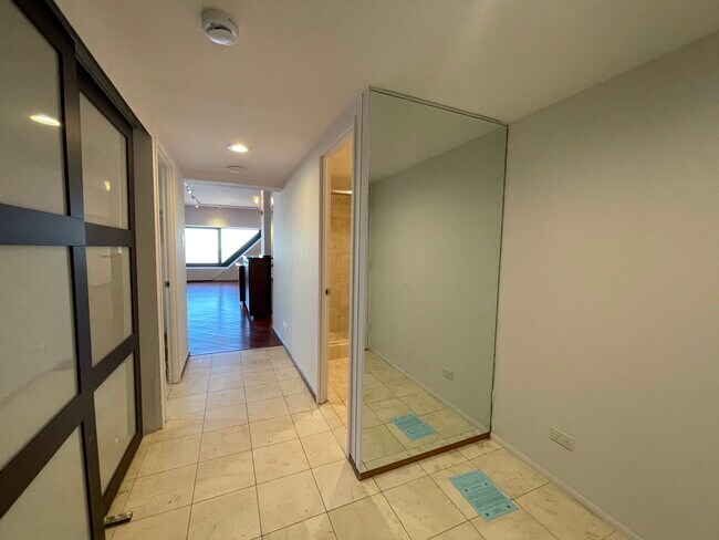 Foto del edificio - 175 E Delaware Pl