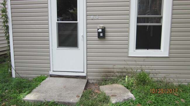 Foto del edificio - 814 E 11th St