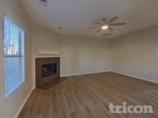 Building Photo - 5825 Show Master Ln