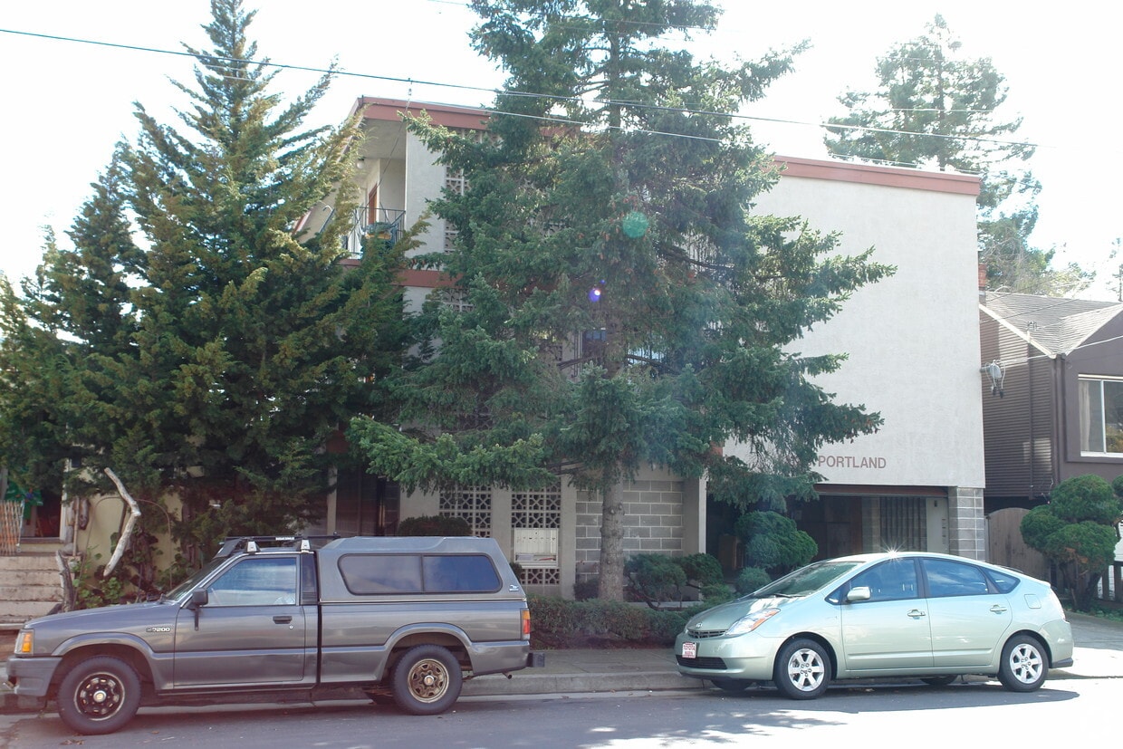 Building Photo - 1128 Portland Ave