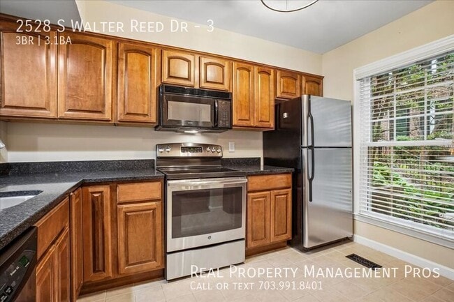 Building Photo - 2528 S Walter Reed Dr