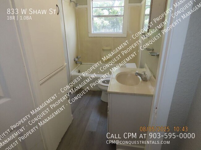Foto del edificio - 833 W Shaw St