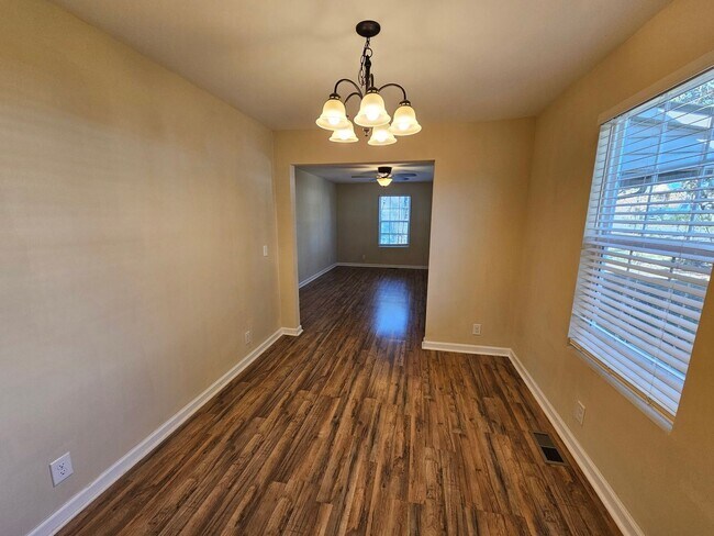 Foto del edificio - 2 br, 1 bath House - 202 Maplewood Dr.