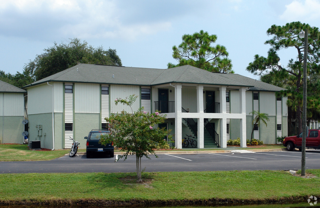 Foto del edificio - Emerald Park Condominiums