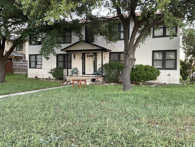 One bed/One bath close to Woodlawn Lake - One bed/One bath close to Woodlawn Lake Apartment