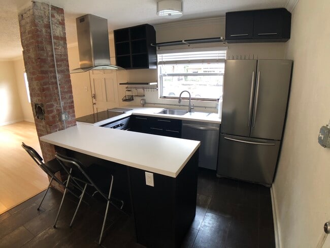 kitchen - 606 Harwood Street Townhome