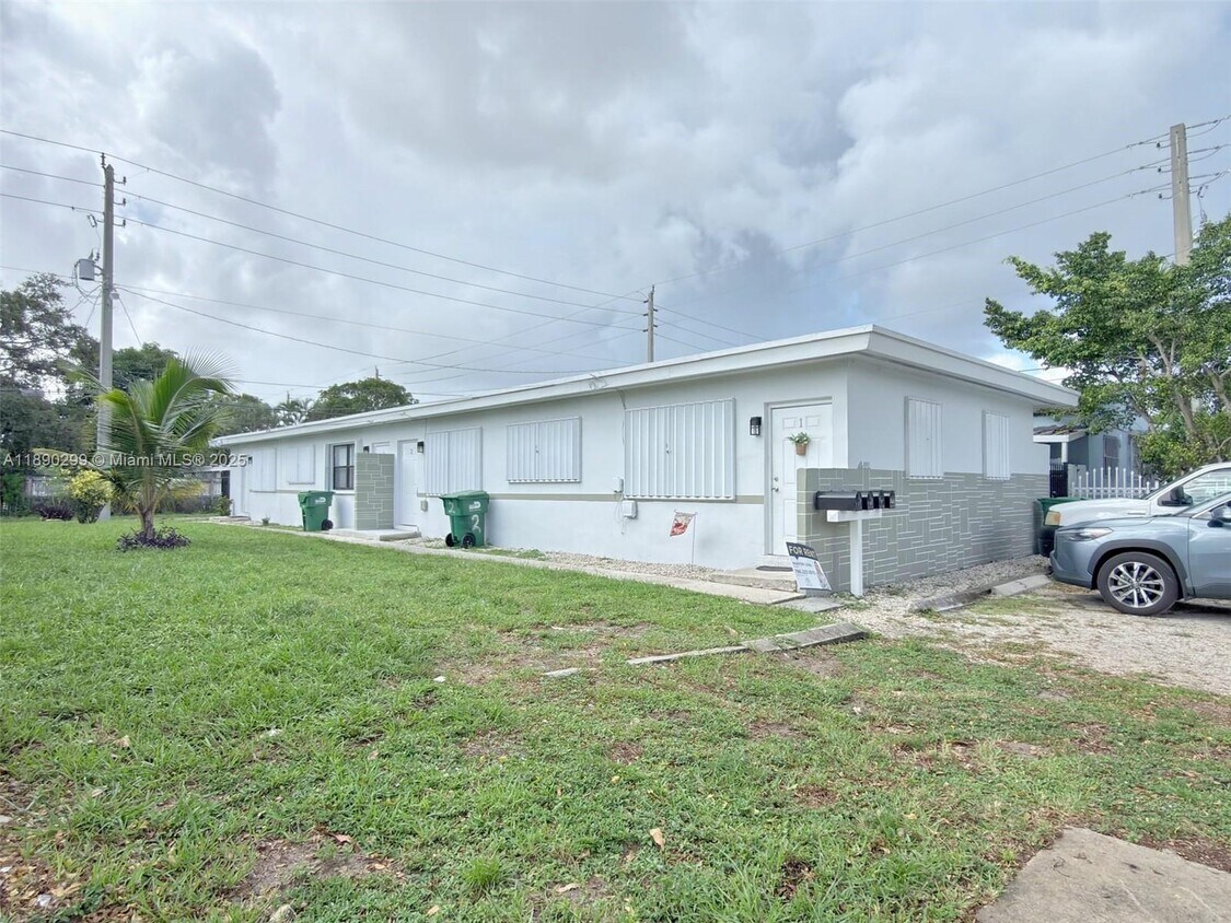 Foto principal - 1010 Opa-locka Blvd