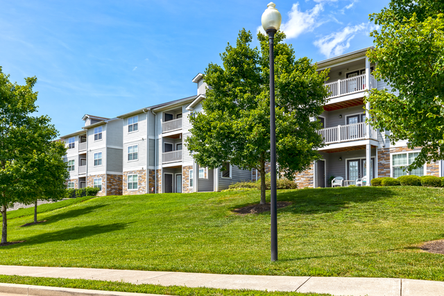 Foto del edificio - Vantage Pointe at Marrowbone Heights