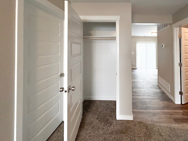 Building Photo - 190 Margette Way