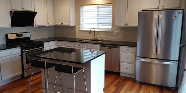 Foto del edificio - 2132 Bobs Hollow Ln