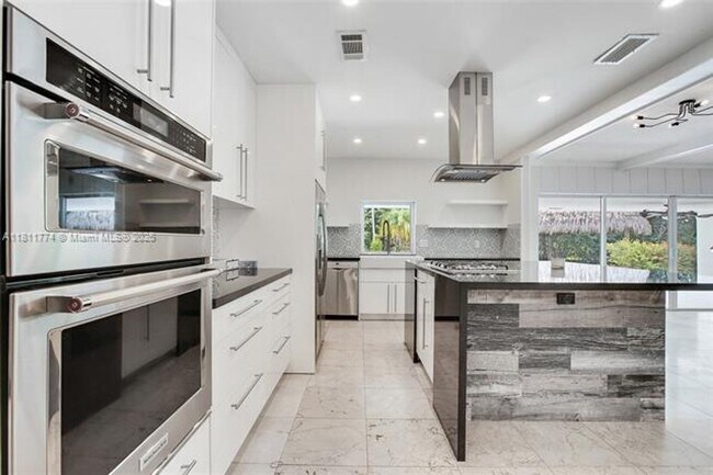 Foto del edificio - 7775 SW 145th St