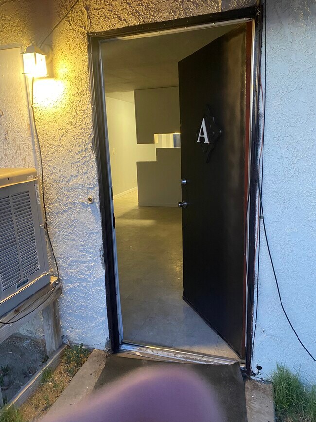 Foto del edificio - 424 W Wilson Ave