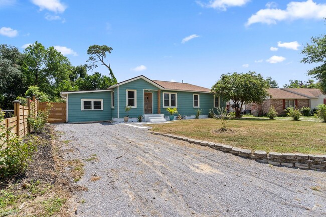 Building Photo - 3 br, 2 bath House - 212 Southeast Kalash ...