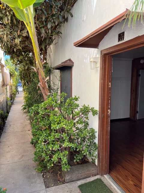 Building Photo - 633 Rose Ave