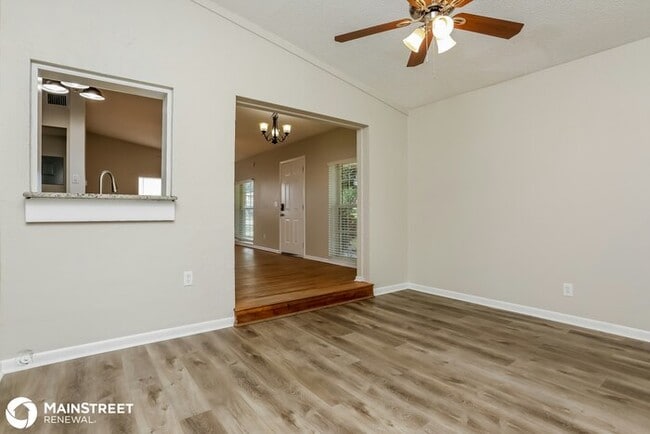 Building Photo - 4413 Rossmore Dr