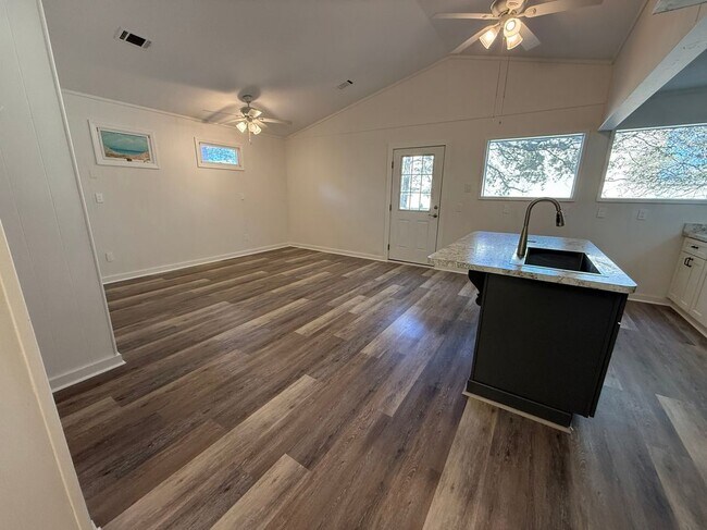 Building Photo - 1720 Aztec St