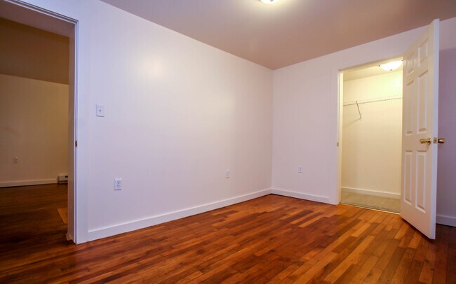 Foto del edificio - 729 Winchester Ave