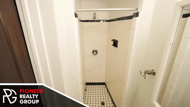 Foto del edificio - 4635 N Paulina St