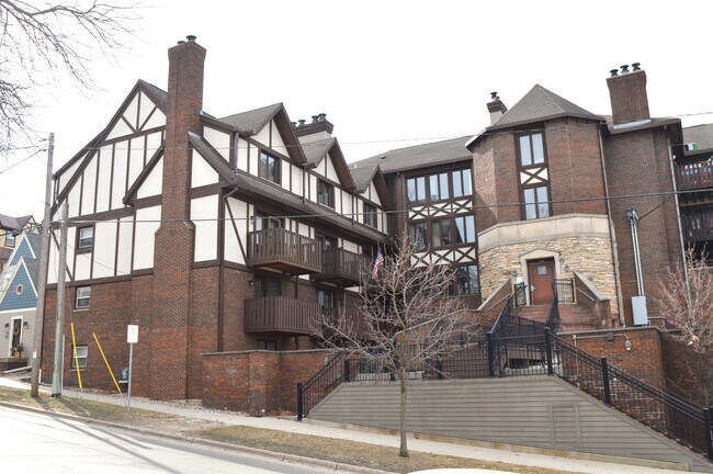 Foto del edificio - 328 N Allen St