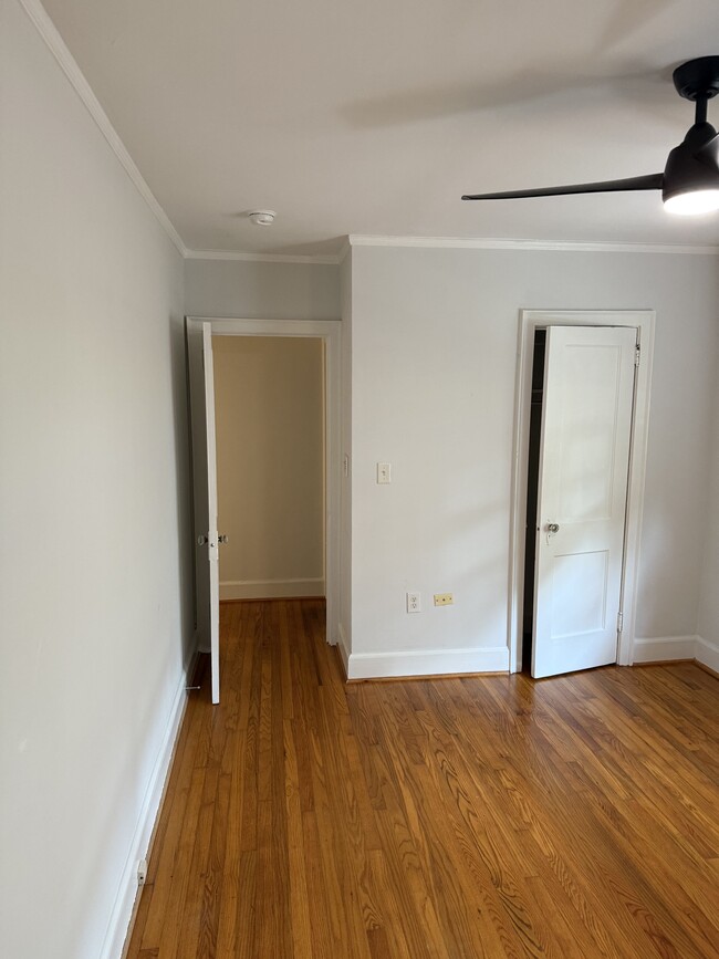 Building Photo - 913 Bryan Ave