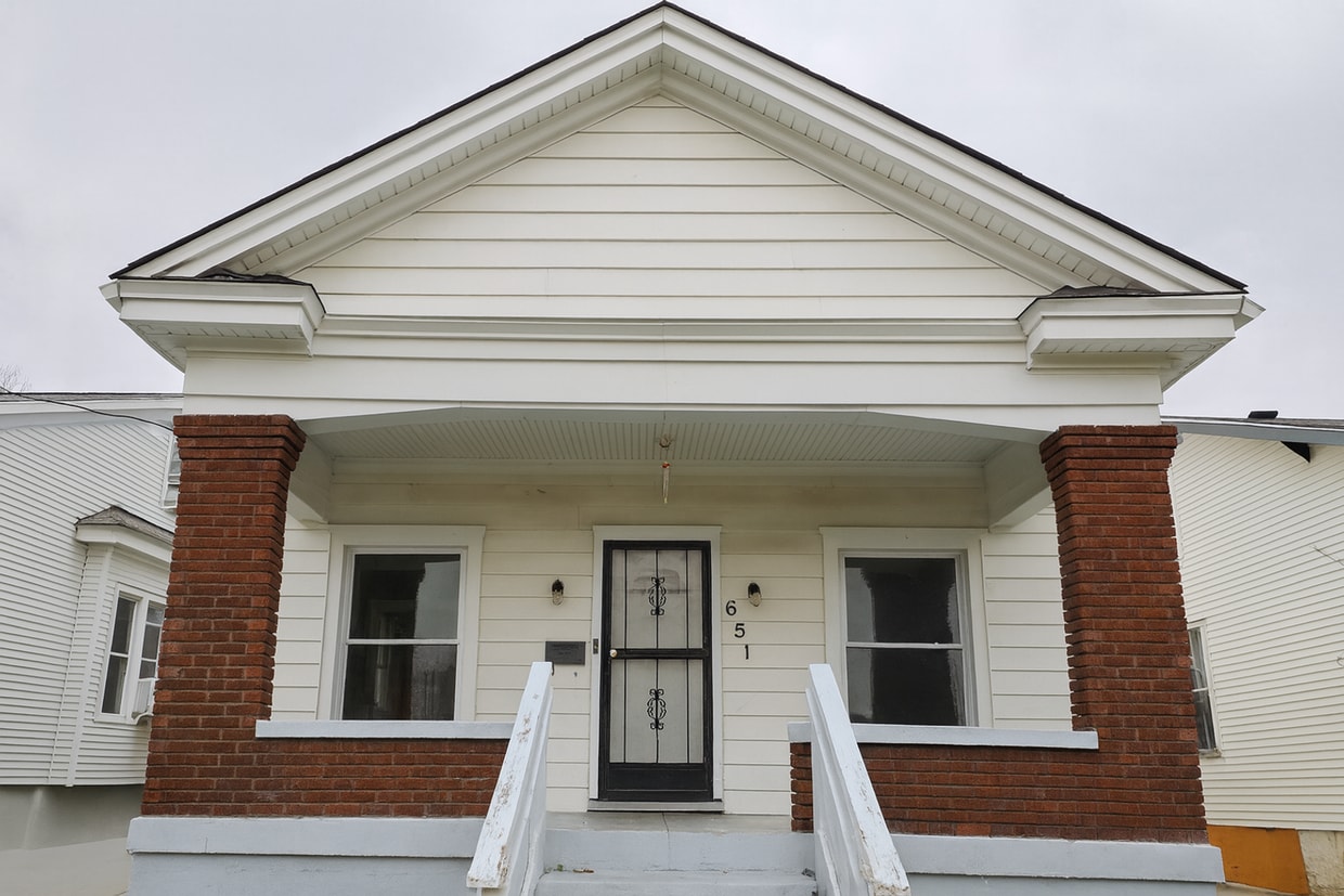 Spacious Three Bedroom Home - Spacious Three Bedroom Home