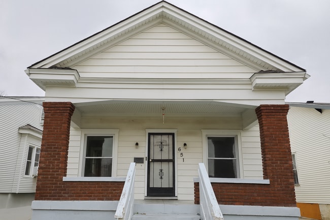 Spacious Three Bedroom Home - Spacious Three Bedroom Home