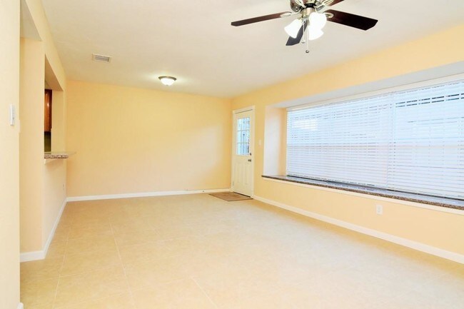 Building Photo - 12887 High Star Dr