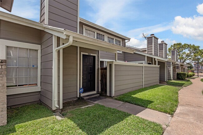 Foto del edificio - 6345 Cattails Ln
