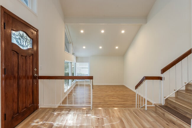 Building Photo - 10227 Autumn Leaf Cir