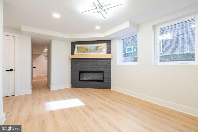 Building Photo - 113 Madison St NW