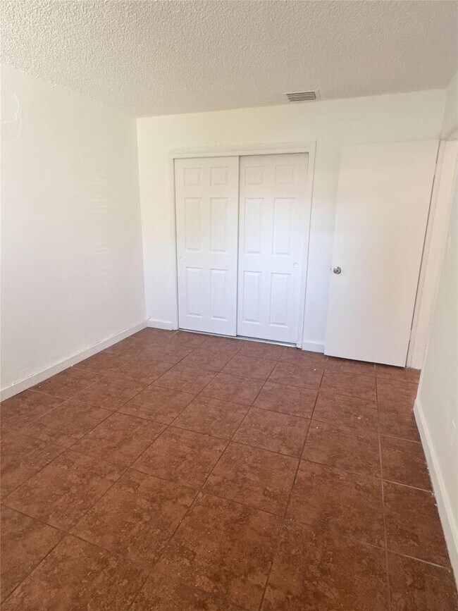 Foto del edificio - 2647 NW 20th St