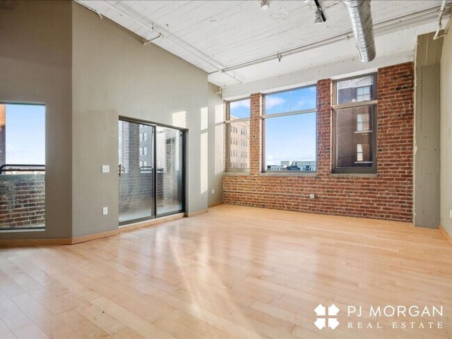 Foto del edificio - Stunning 2 bed, 2 bath condo