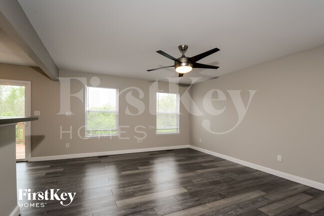 Foto del edificio - 721 Wayland Dr