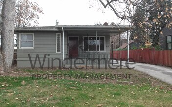 Building Photo - 240 E Poplar St