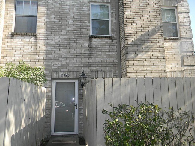 Building Photo - 2828 Holly Hall St