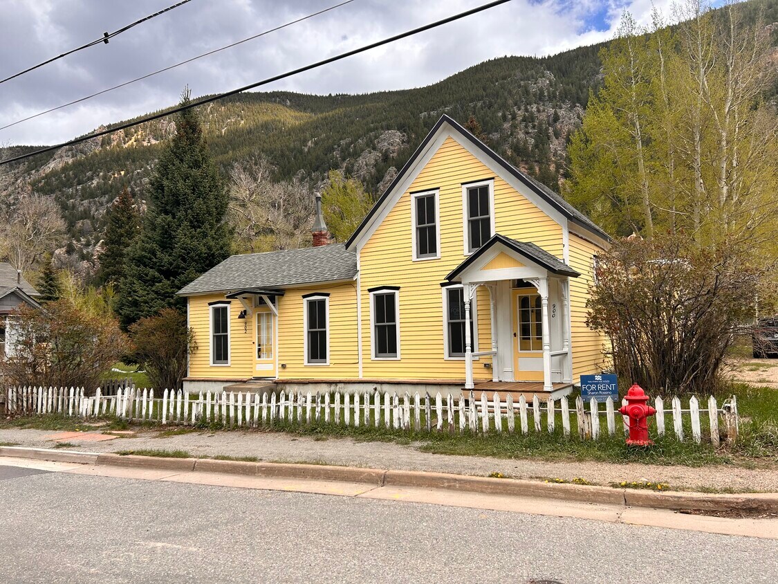 Foto principal - 900 Rose St