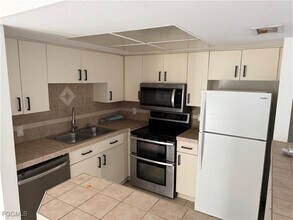 Building Photo - 1104 SE 8th St