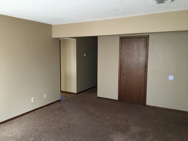 Building Photo - 5840 Cherry Pl